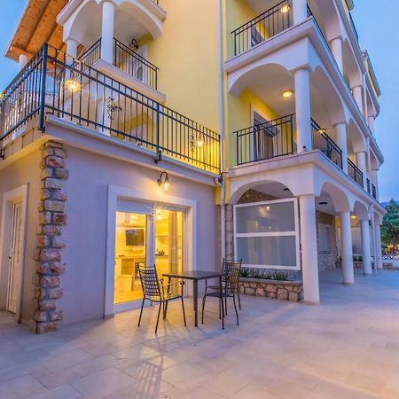 Palace Paulina Apartments Novi Vinodolski Exterior photo